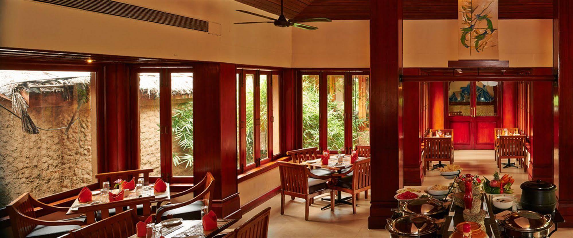 Hotel Club Mahindra Thekkady Extérieur photo