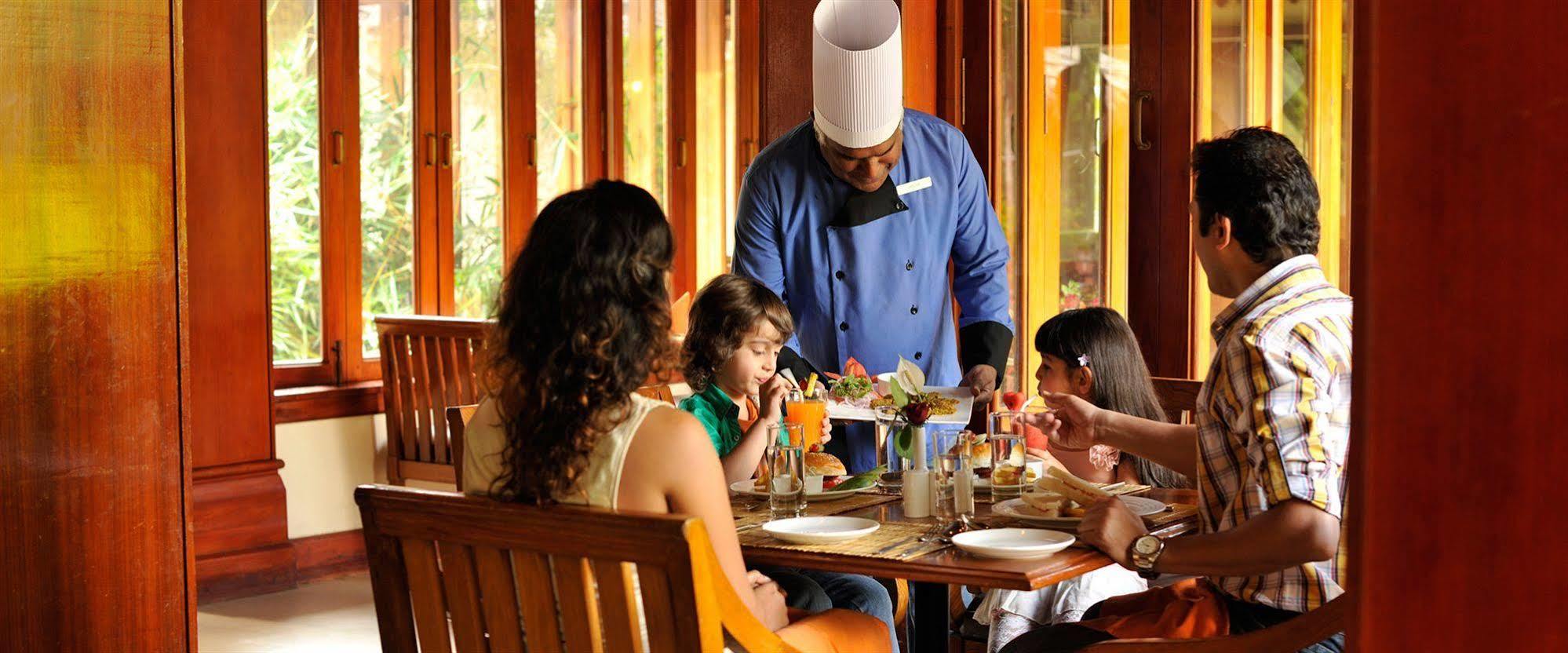 Hotel Club Mahindra Thekkady Extérieur photo